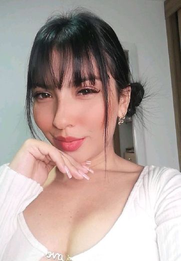 Video chat with Samanta on CooMeetGirl
