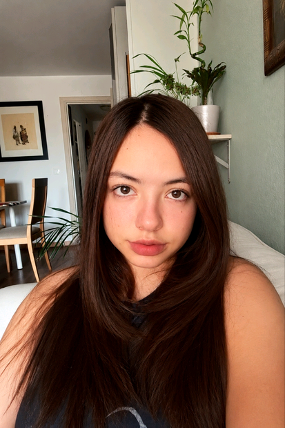 Kiari online for a live 1v1 video call