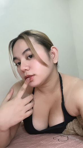 A girl live on a video chat that started with no sign-up